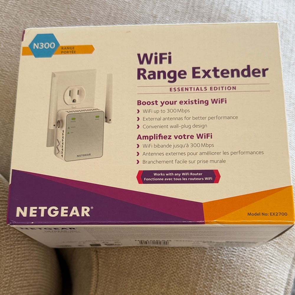 NETGEAR N300 Essentials Edition WiFi Range Extender - White and Purple